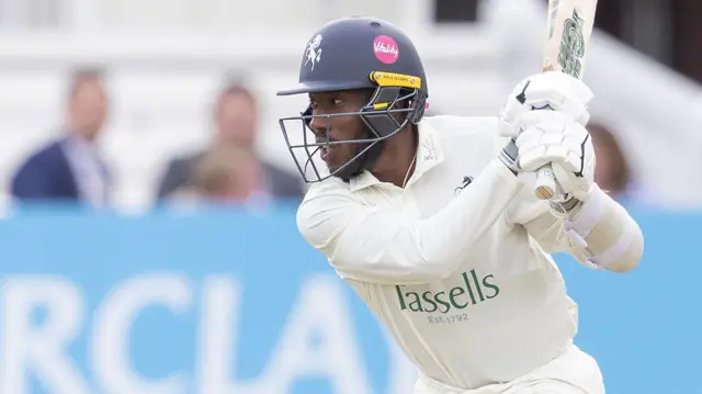 Daniel Bell-Drummond batting