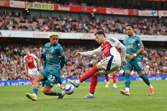 Gabriel Martinelli crosses the ball