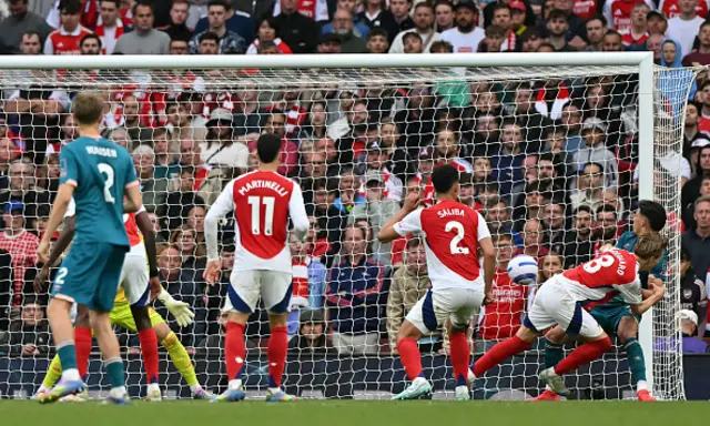 Evanilson (R) scores the team's second goal