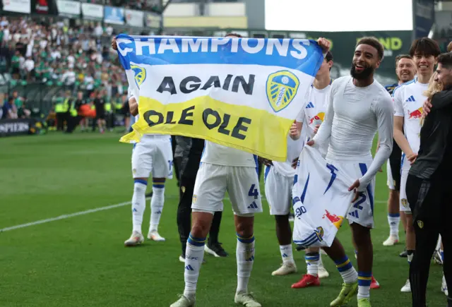 Leeds players celebrate winning the title