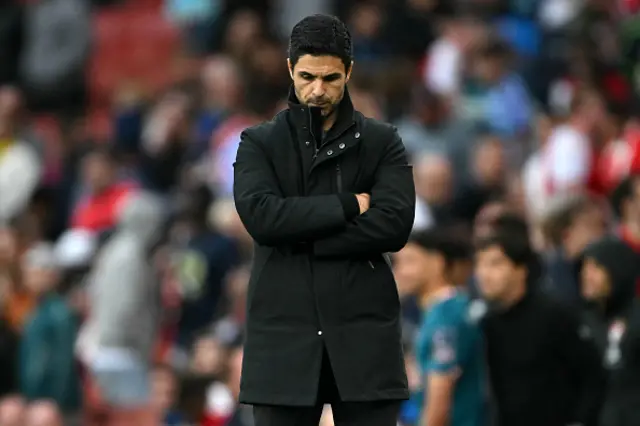 Mikel Arteta reacts