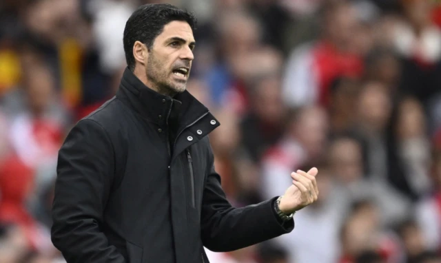 Arsenal manager Mikel Arteta looks on
