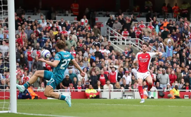 Declan Rice of Arsenal scores