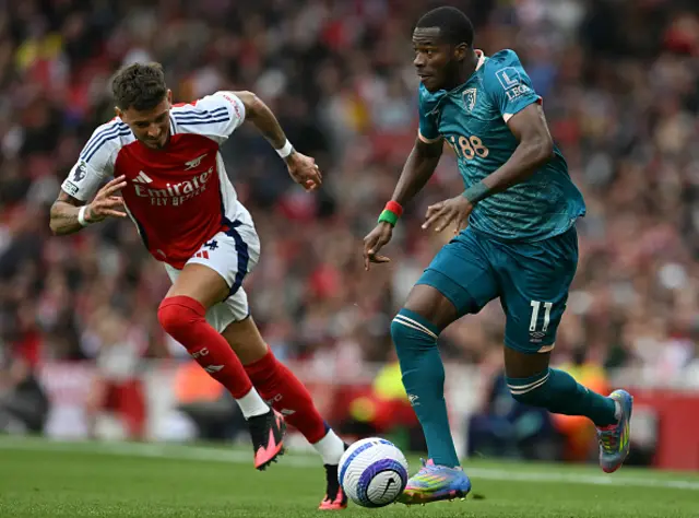 Ben White (L) vies with Bournemouth's Burkinabe striker Dango Ouattara