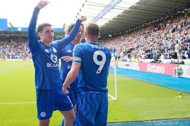 Jamie Vardy of Leicester City celebrates with Bilal El Khannouss