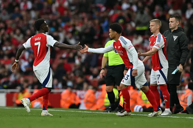 Ethan Nwaneri (C) and Arsenal's Ukrainian defender Oleksandr Zinchenko are substituted on