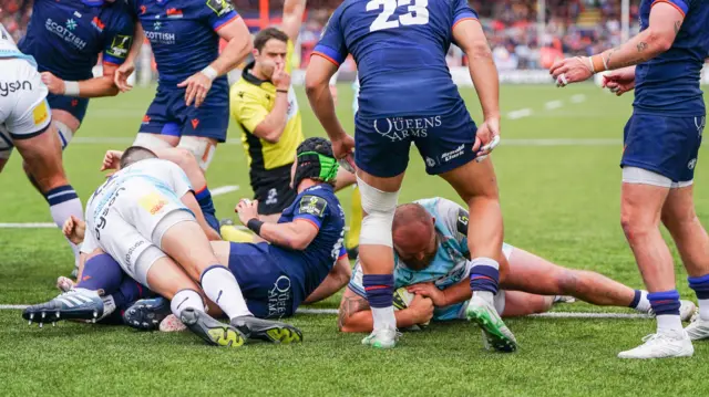 Tom Dunn scores Bath's third try