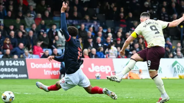 Hearts' Lawrence Shankland scores