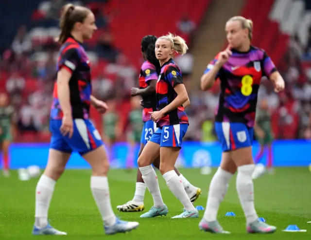 Williamson warms up surrounded by team-mates