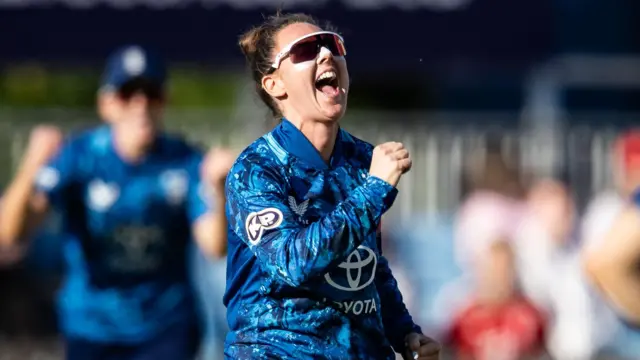 Linsey Smith celebrates