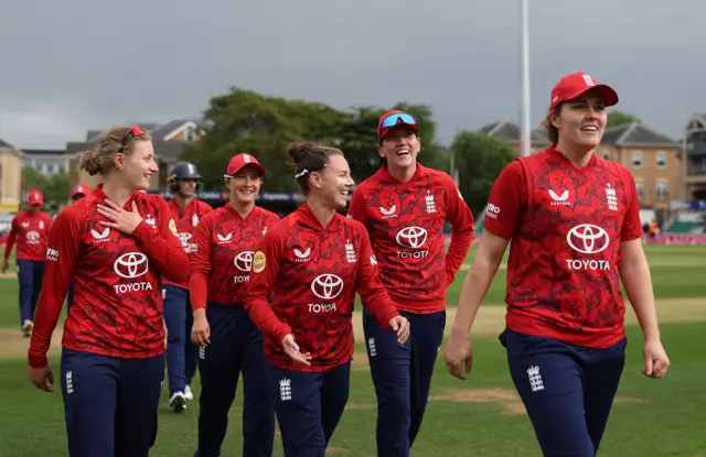 Nat Sciver-Brunt and England T20 team