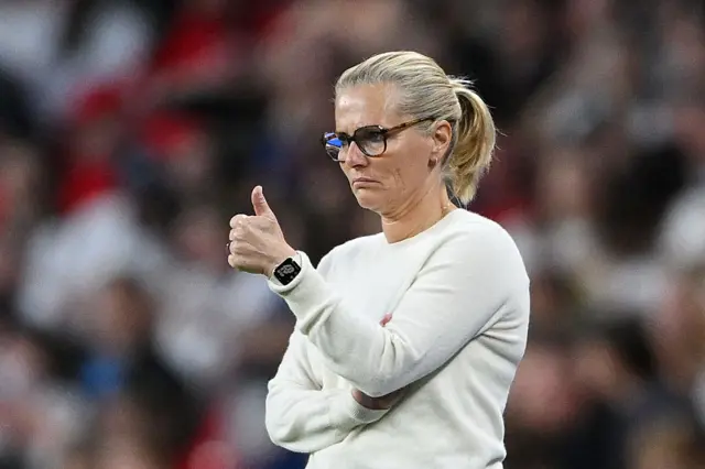 Wiegman holds thumbs up to her players