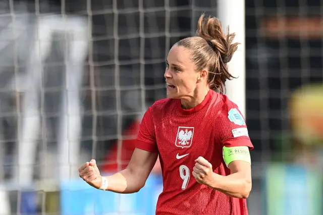 Ewa Pajor celebrates her second goal