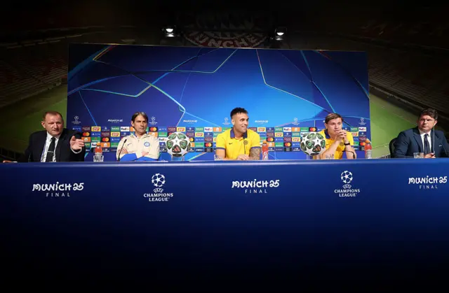 Simone Inzaghi, Lautaro Martinez and Nicolo Barella