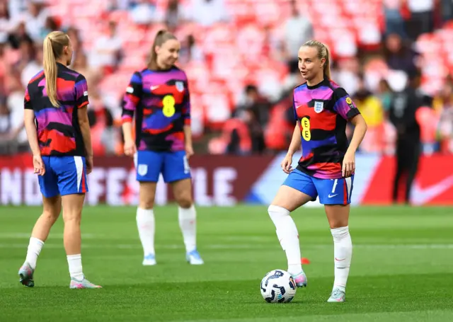 Beth Mead stands on the ball in the warm up