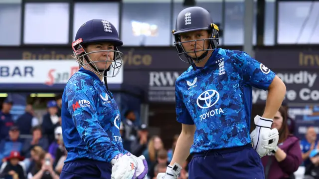 Tammy Beaumont and Amy Jones