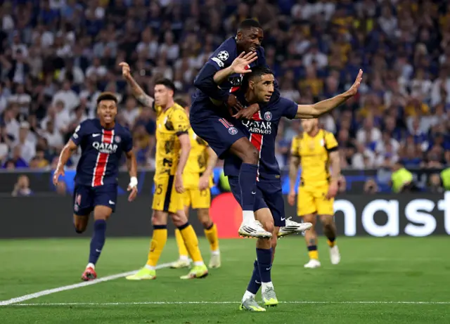 Achraf Hakimi of Paris Saint-Germain celebrates