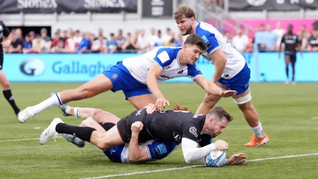 Elliot Daly scores a try for Saracens