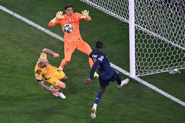 Ousmane Dembele (R) fails to score