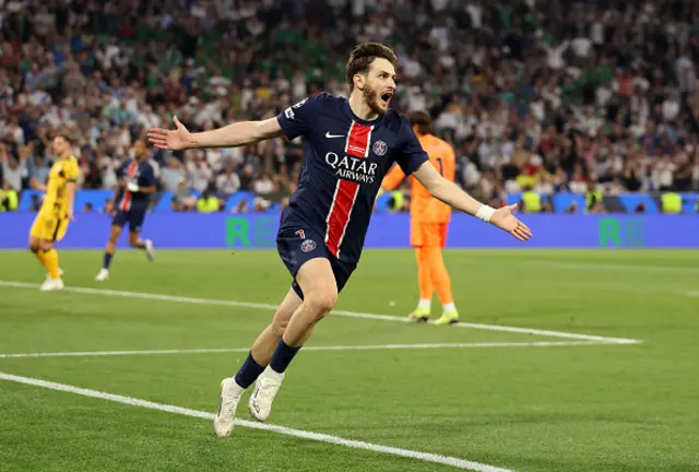 Khvicha Kvaratskhelia of Paris Saint-Germain celebrates