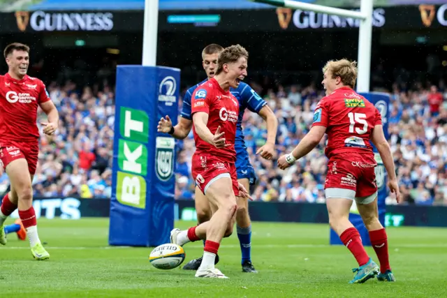 Blair Murray celebrates