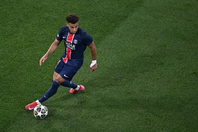 Desire Doue controls the ball