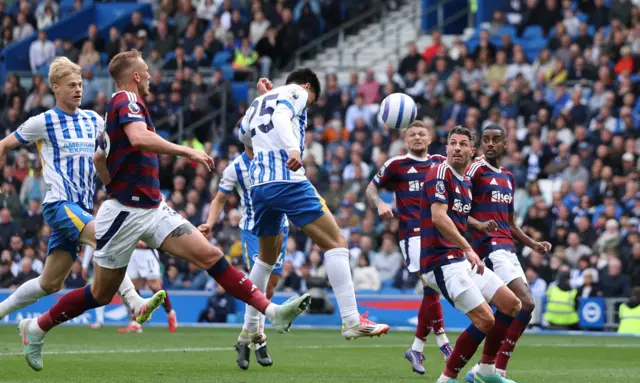 Gomez heads wide for Brighton