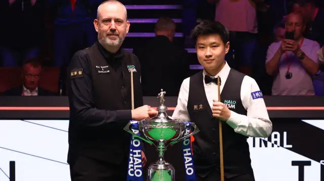 Mark Williams and Zhao Xintong