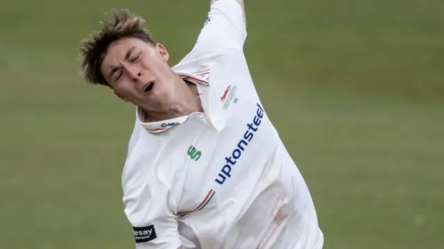 Josh Hull bowling