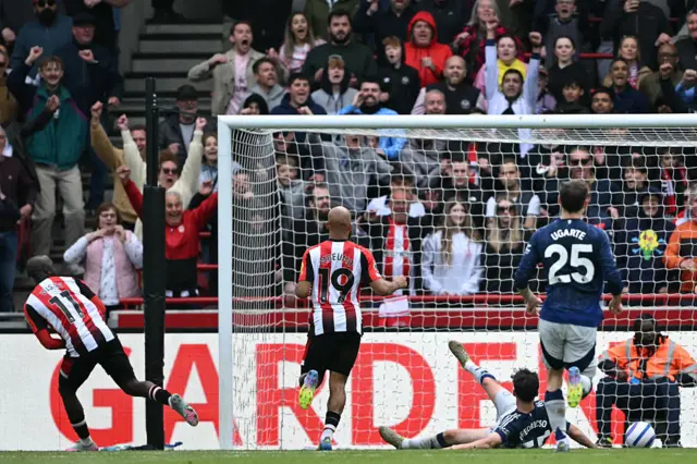 Yoane Wissa scores for Brentford
