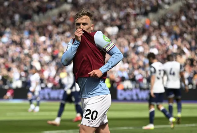 Jarrod Bowen celebrates for West Ham