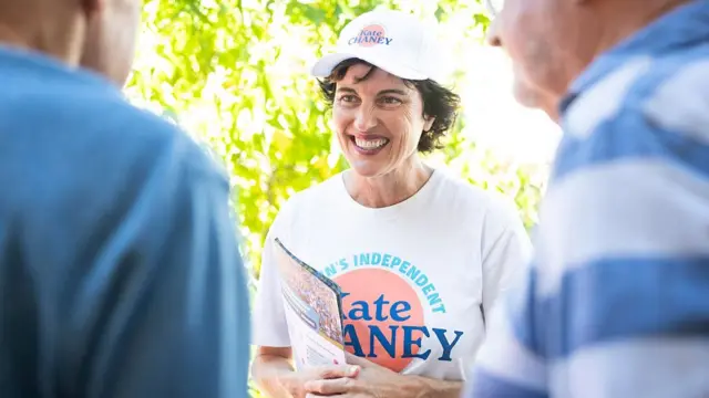 Kate Chaney, independent federal member for Curtin meets members of the electorate