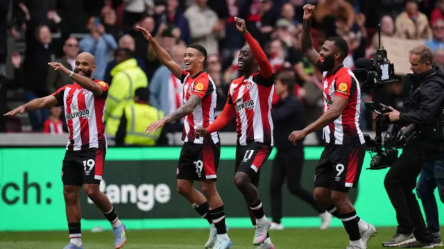 Brentford players celebrate beating Manchester United 4-3 in May 2025