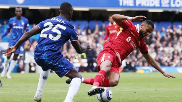 Moises Caicedo challenges Cody Gakpo during Chelsea's win over Liverpool in May 2025