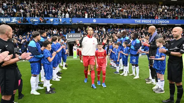 Chelsea players give 2024-25 Premier League champions Liverpool a guard of honour