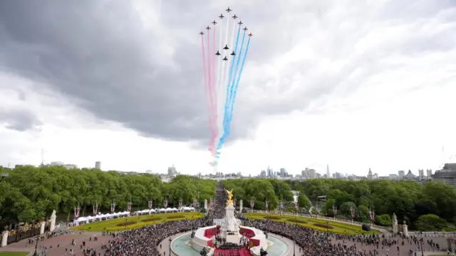 The Red Arrows fly over Buckingham Palace