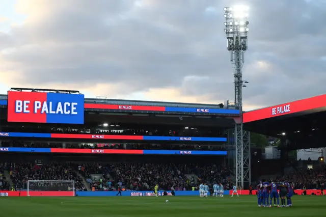 General view as the Crystal Palace players huddle