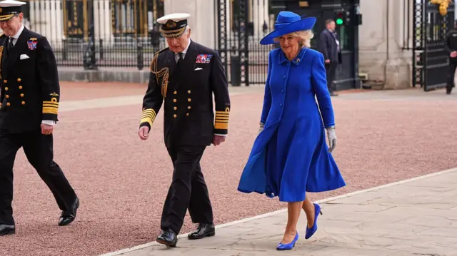 The King and Queen head back into Buckingham Palace