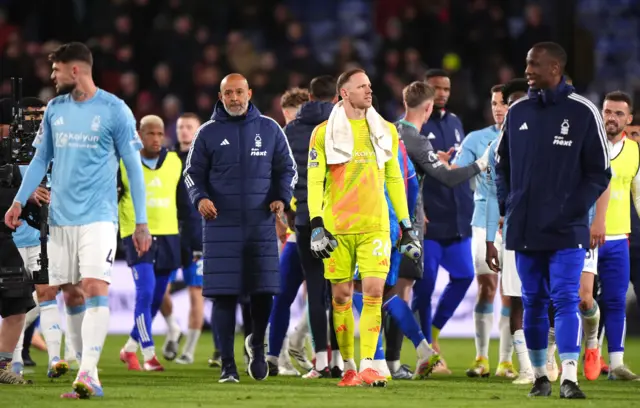 Nottingham Forest manager Nuno Espirito Santo (centre left) with goalkeeper Matz Sels and players after the final whistle