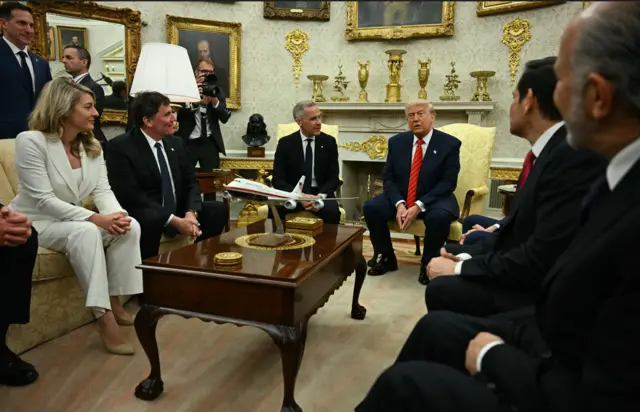 Canadian Prime Minister Mark Carney (centre left), US President Donald Trump (centre right) and top Canadian and US officials at the White House. Photo: 6 May 2025