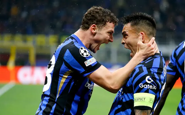 Benjamin Pavard of FC Internazionale Milano celebrates with teammate Lautaro Martinez