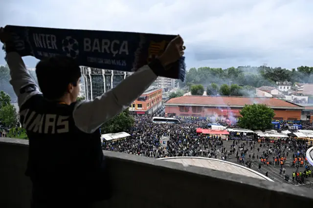 Internazionale's bus arrives at the stadium