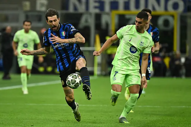 Ferran Torres (R) and Inter Milan's Italian defender Francesco Acerbi fights for the ball