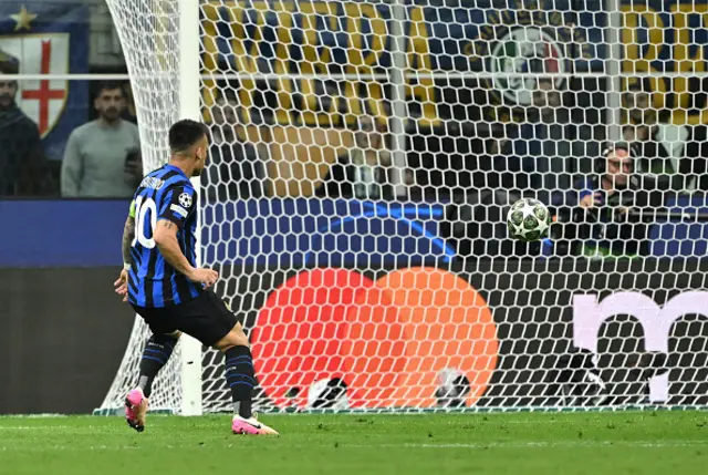 Lautaro Martinez of FC Internazionale scores