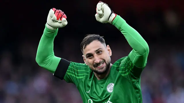 Gianluigi Donnarumma of Paris Saint-Germain celebrates