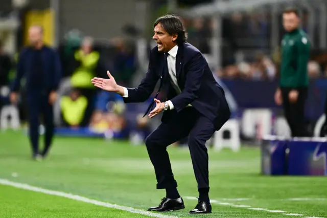 Simone Inzaghi shouts instructions