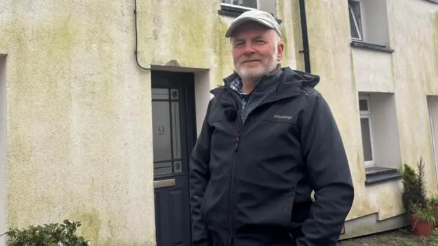 Kerry Roberts says his house in Deiniolen, Gwynedd looks "embarrassing" after energy efficiency work caused green algae growth