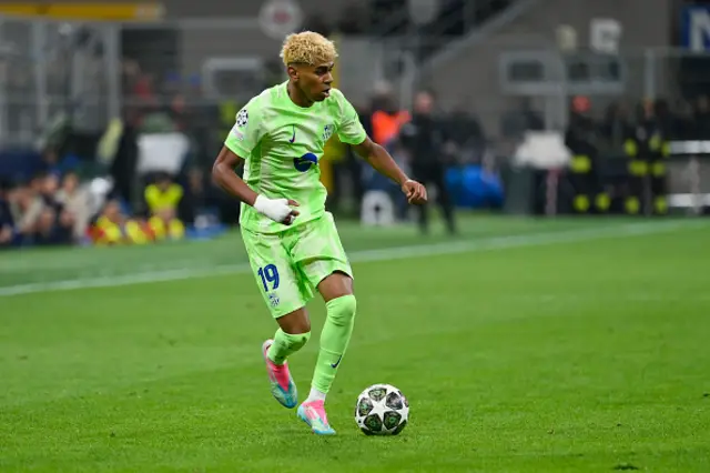 Lamine Yamal of FC Barcelona in action