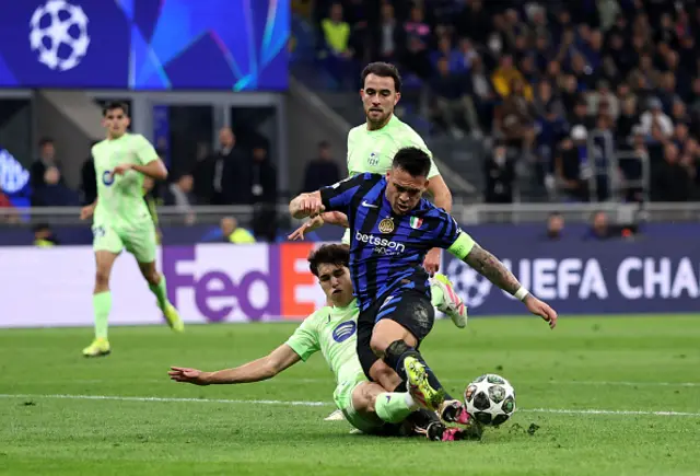 Lautaro Martinez of FC Internazionale is challenged by Pau Cubarsi