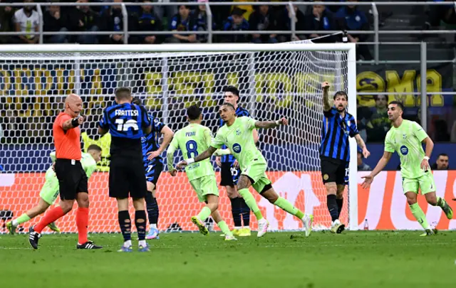 Raphinha of FC Barcelona celebrates